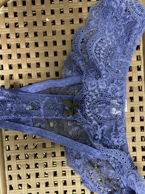 Unterwäsche und Socken  - Getragene Strings - Überall 