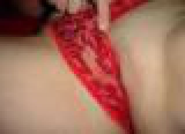 Heißes 19-jähriges Girl vergibt seine feuchten Slips - Getragene Slips - 
