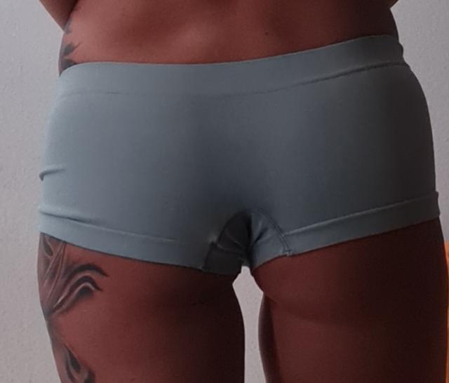 Schlichte graue Hotpants - Getragene Hoeschen - brühl