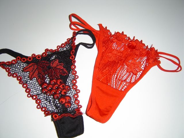 Traumfrau nass und geil bietet ihre Strings - Getragene Strings - 