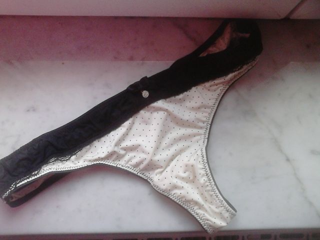 ♥ Getragene Wäsche, Spielzeug und Lollies von süßer Studentin  ♥ - Vermischtes - Musterstadt